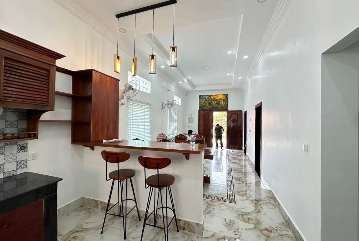 Maison-à-louer-dans-le-quartier-de-Svay-Dangkum-02