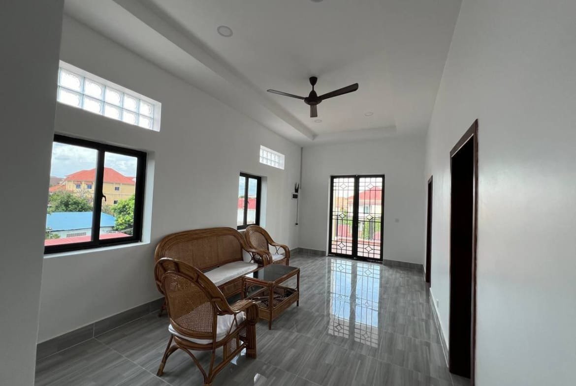 Maison-à-louer-dans-le-quartier-de-Svay-Dangkum-04