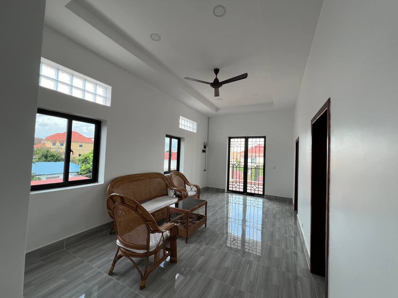 Maison-à-louer-dans-le-quartier-de-Svay-Dangkum-04