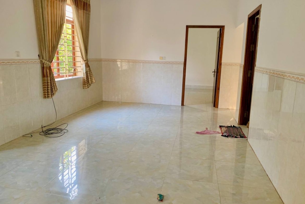 Maison 3 Chambres à Louer à Kampot