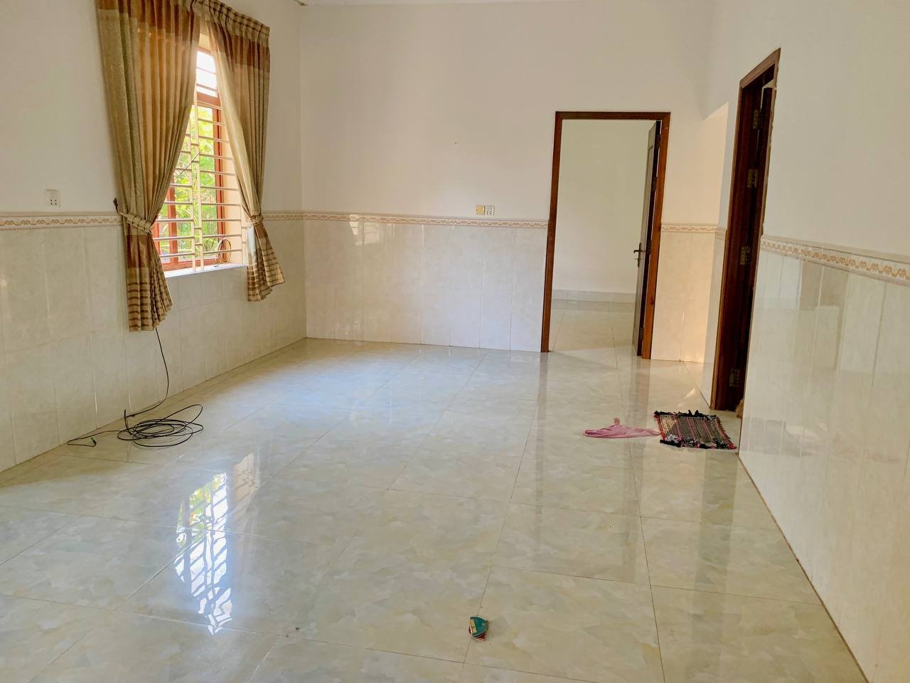 Maison 3 Chambres à Louer à Kampot