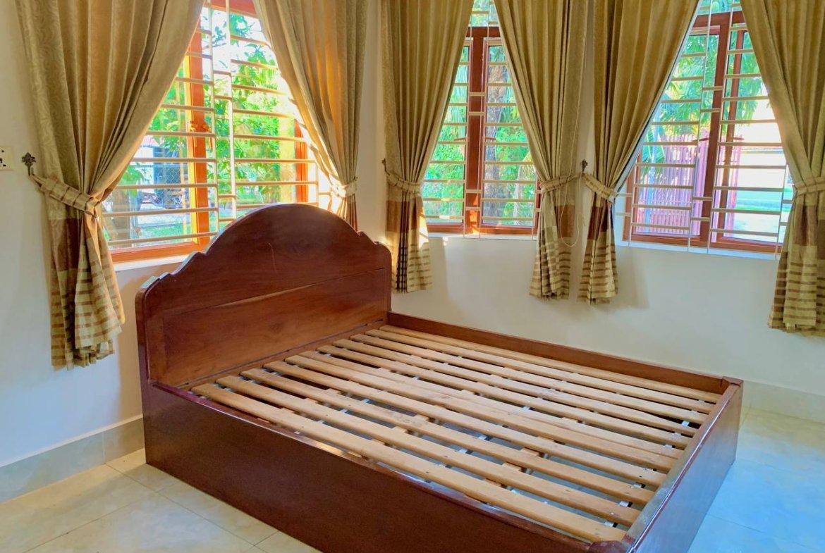 Maison 3 Chambres à Louer à Kampot
