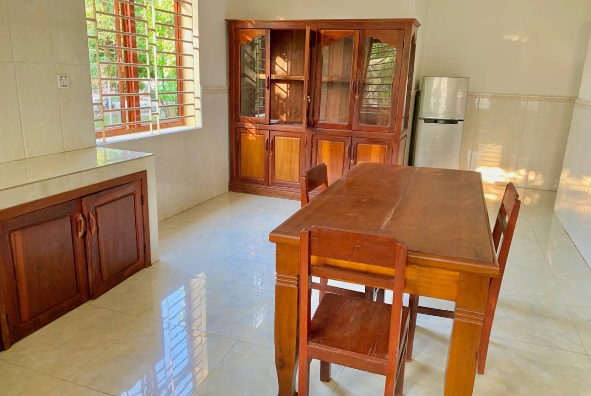 Maison 3 Chambres à Louer à Kampot