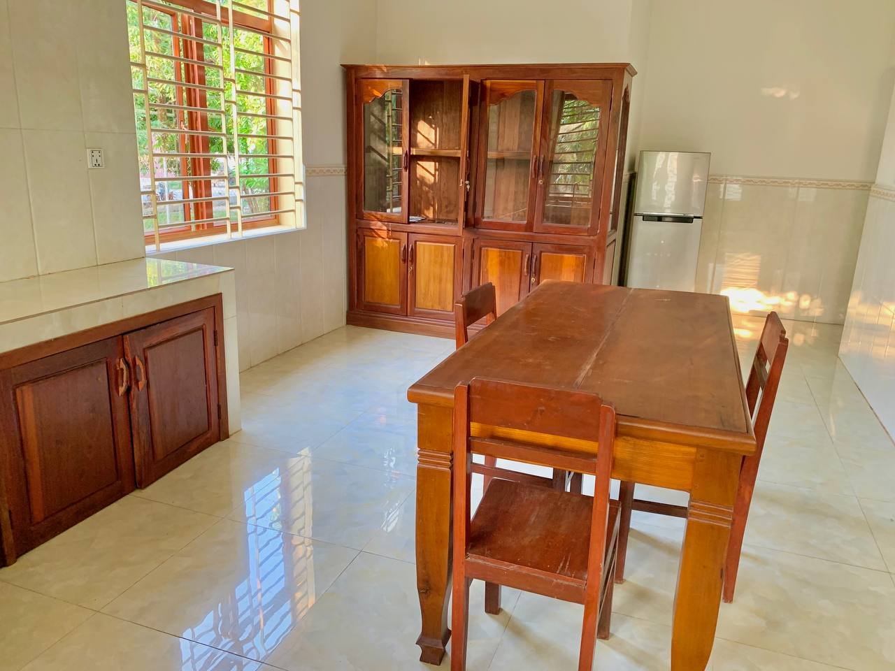 Maison 3 Chambres à Louer à Kampot