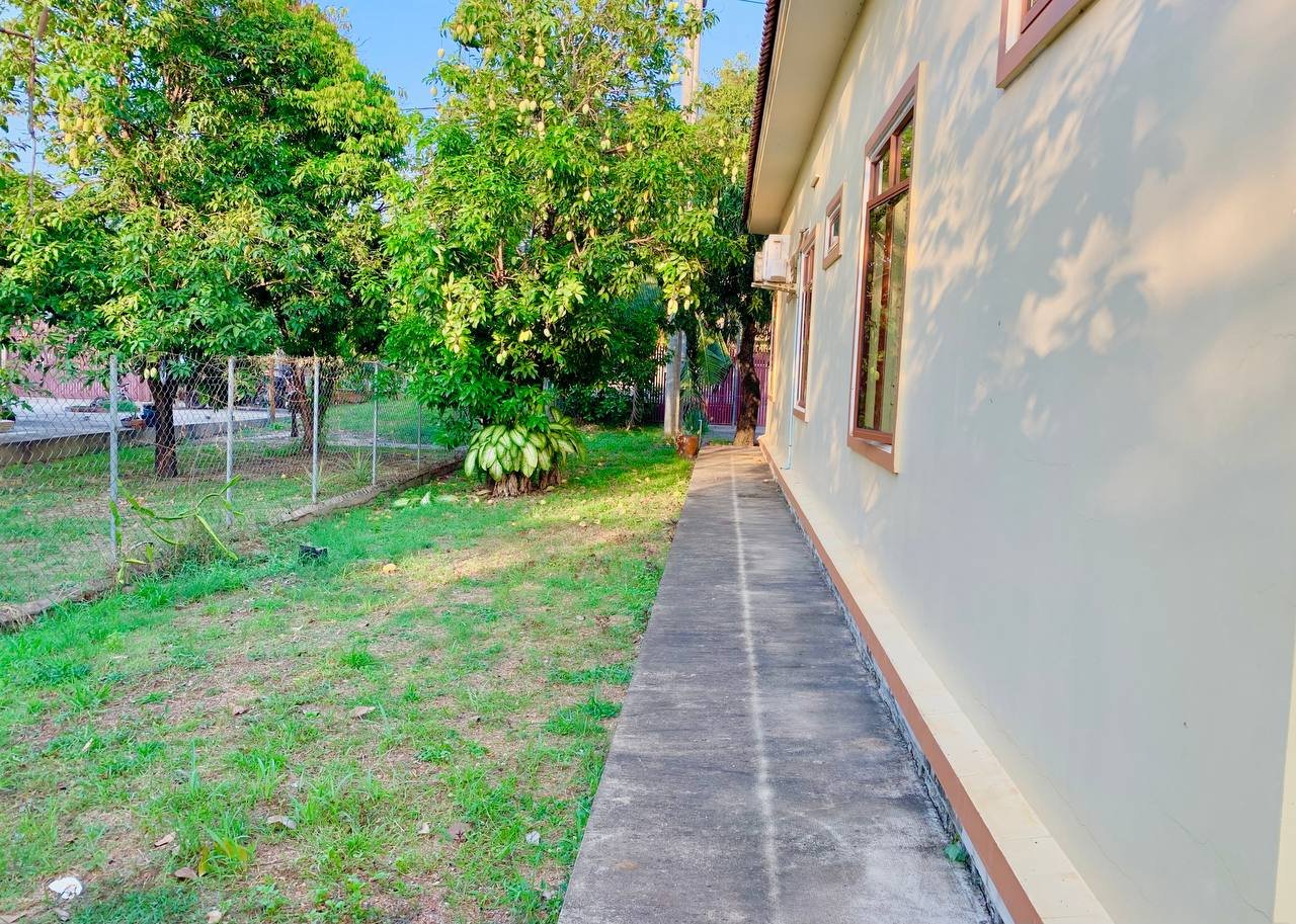Maison 3 Chambres à Louer à Kampot