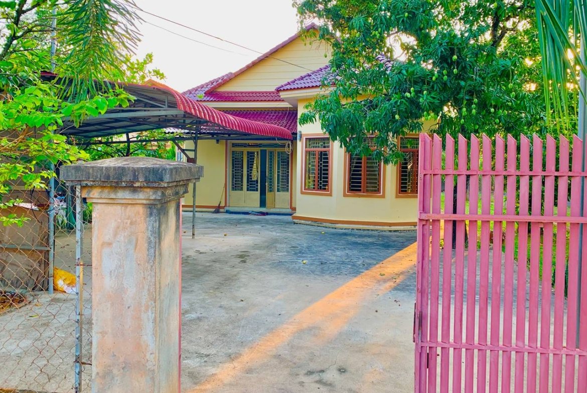 Maison 3 Chambres à Louer à Kampot