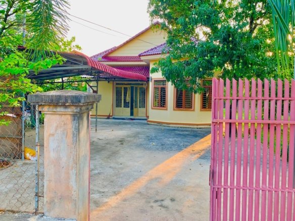 Maison 3 Chambres à Louer à Kampot