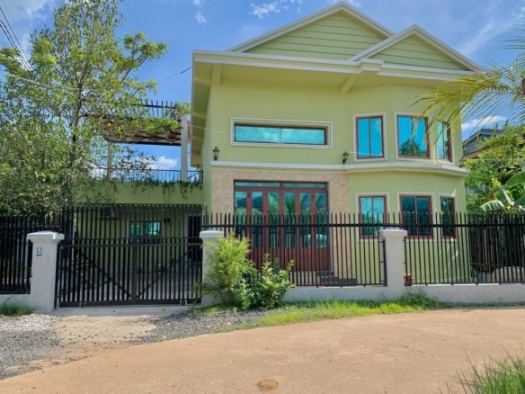 Maison 3 Chambres à Louer à Krong Kampot
